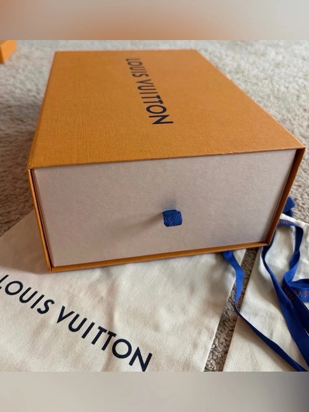 LOUIS VUITTON